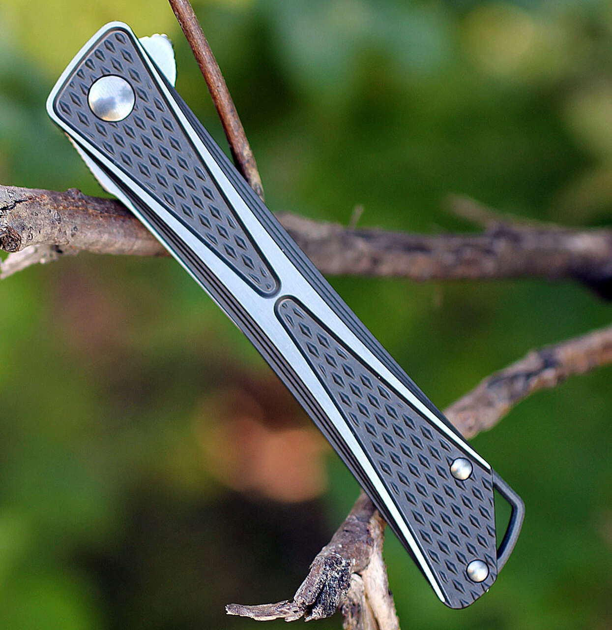 CRKT 7530 Crossbones, 3.5" AUS 8 Plain Blade, Two-Tone Brushed Aluminum Handle 3 CRKT 7530 Crossbones, 3.5" AUS 8 Plain Blade, Two-Tone Brushed Aluminum Handle - Image 3