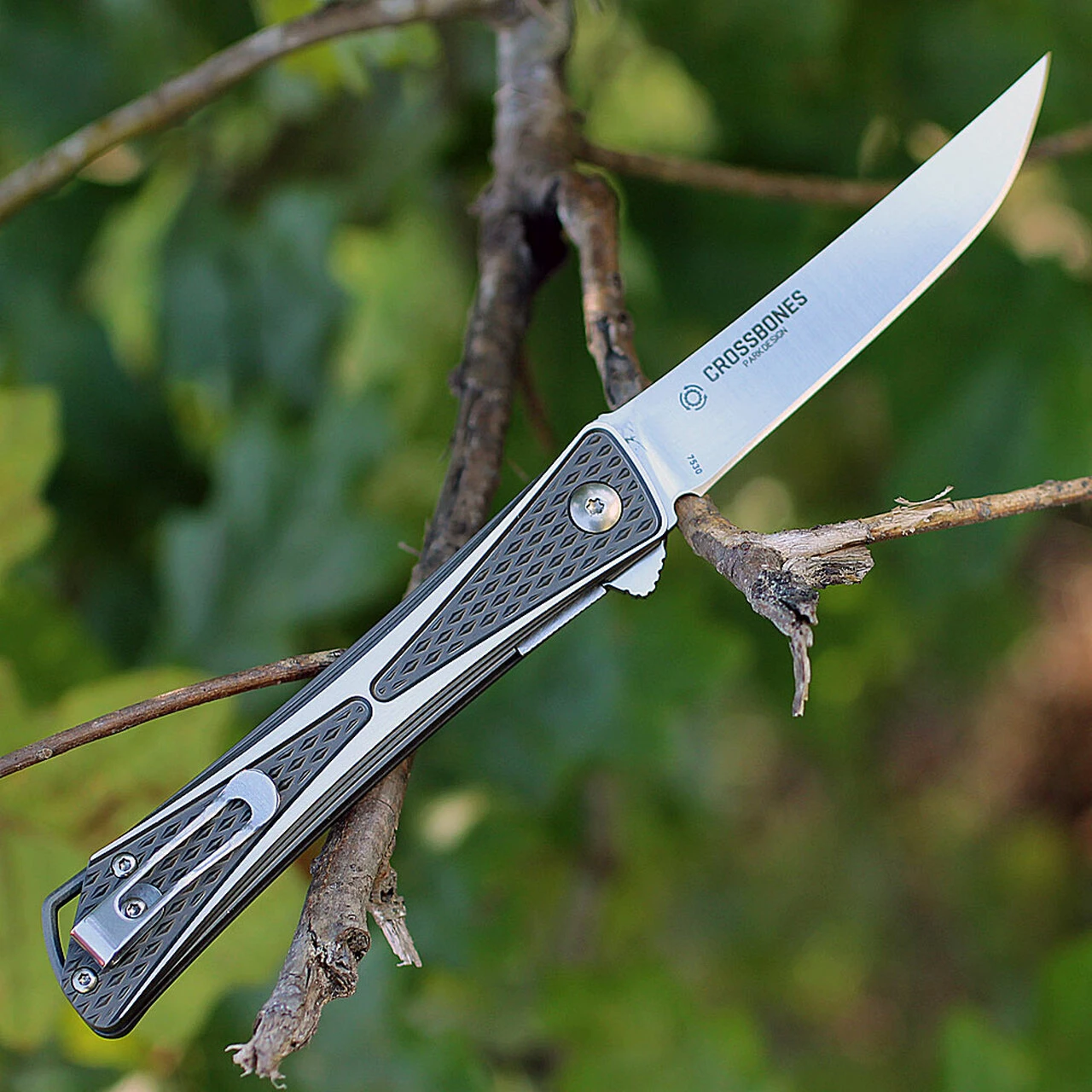 CRKT 7530 Crossbones, 3.5" AUS 8 Plain Blade, Two-Tone Brushed Aluminum Handle 2 CRKT 7530 Crossbones, 3.5" AUS 8 Plain Blade, Two-Tone Brushed Aluminum Handle - Image 2