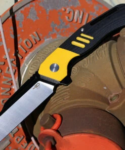 Bestech Rockface - Blk / Yellow G10 (3.4" D2 Two Tone) BG46A