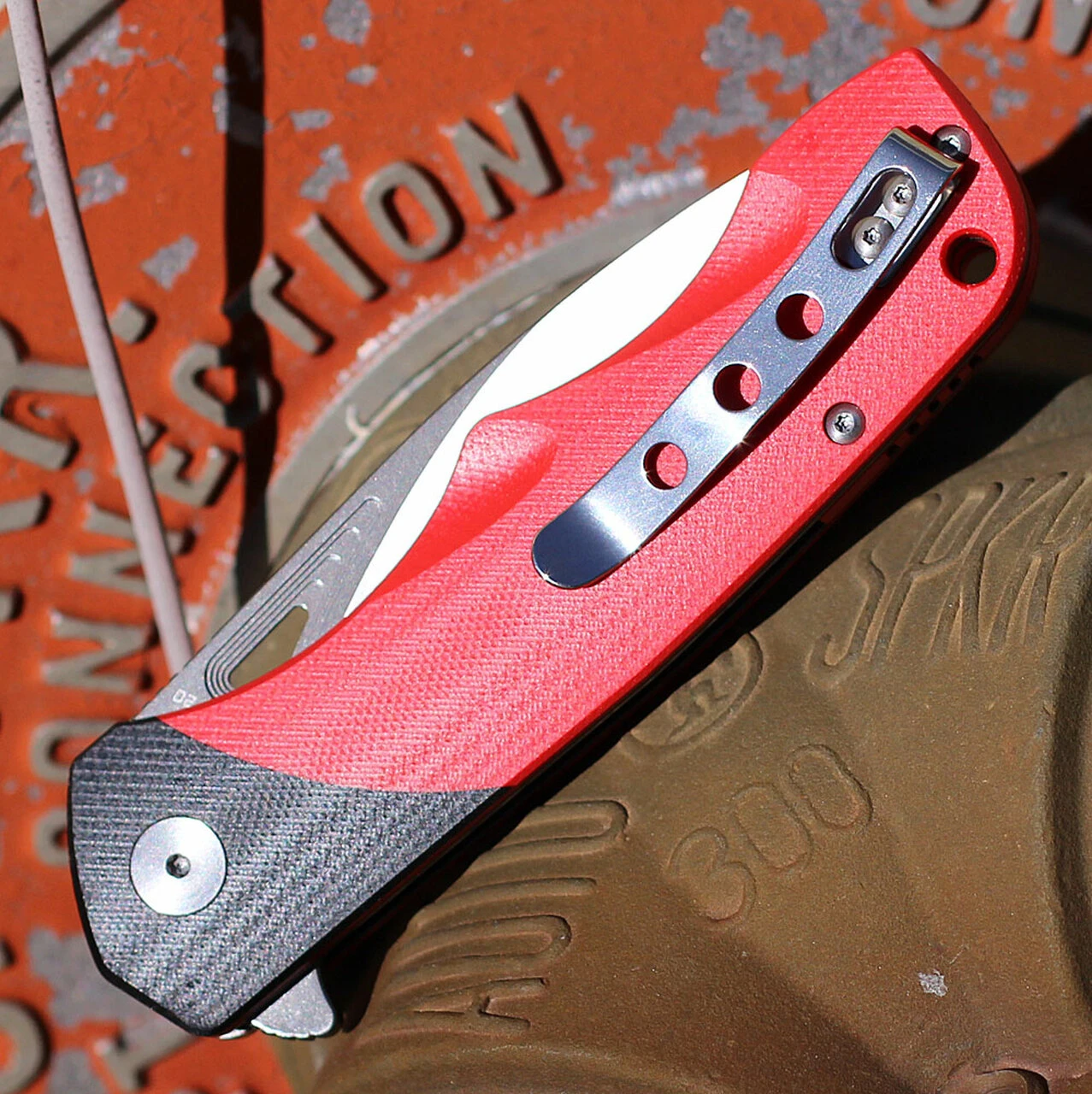 Bestech Airstream - Red / Blk G10 (3.9" D2 Two Tone Drop Point) BG47C 3 Bestech Airstream - Red / Blk G10 (3.9" D2 Two Tone Drop Point) BG47C - Image 3