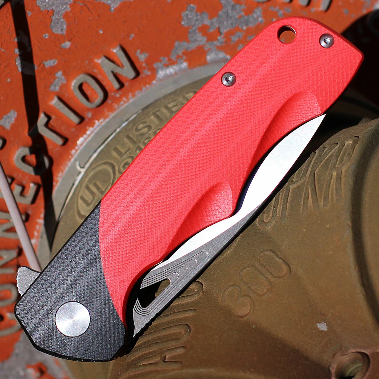 Bestech Airstream - Red / Blk G10 (3.9" D2 Two Tone Drop Point) BG47C 2 Bestech Airstream - Red / Blk G10 (3.9" D2 Two Tone Drop Point) BG47C - Image 2