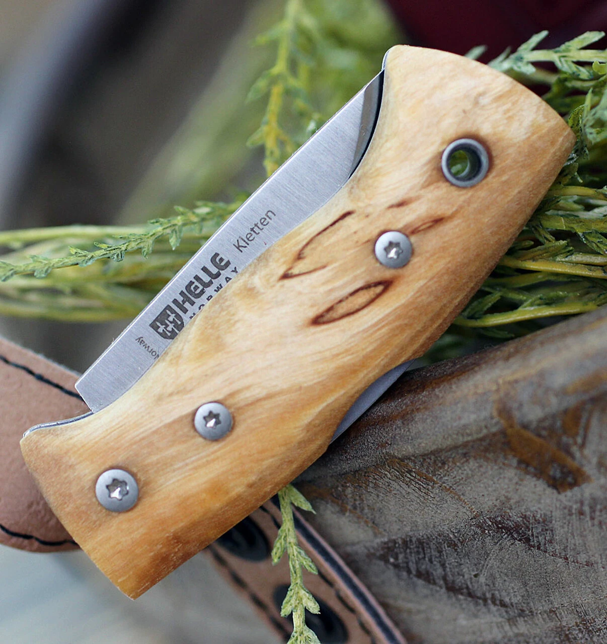 Helle Kletten Lockback Folder 662, 2.12" Triple Laminated Stainless Steel Drop Point Plain Blade, Curly Birch Handle 4 Helle Kletten Lockback Folder 662, 2.12" Triple Laminated Stainless Steel Drop Point Plain Blade, Curly Birch Handle - Image 4