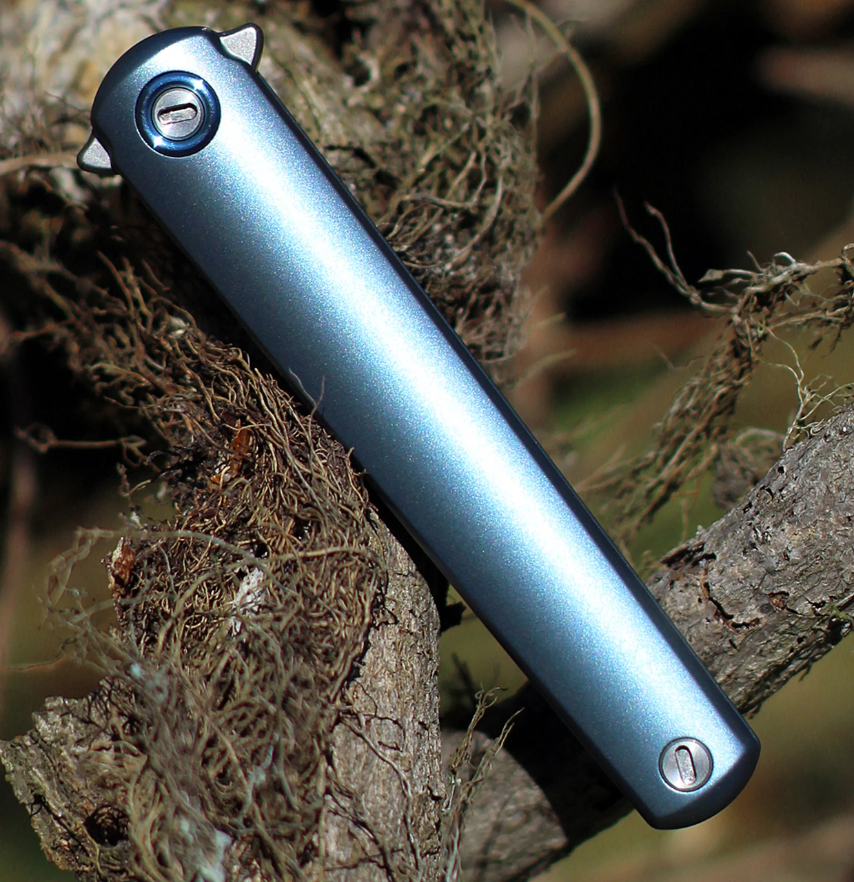 MKM - Maniago Knife Makers, Zieba Flame Flipper, FL02-TBSW, 2.9" Stonewashed Dagger, Blue Titanium, Handle 4 MKM - Maniago Knife Makers, Zieba Flame Flipper, FL02-TBSW, 2.9" Stonewashed Dagger, Blue Titanium, Handle - Image 4