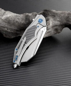 Artisan Cutlery Artisan Apache ATZ1813GGYM, 3.82" M390 Plain Blade, Gray Titanium/Carbon Fiber Handle 6 Artisan Cutlery Artisan Apache ATZ1813GGYM, 3.82" M390 Plain Blade, Gray Titanium/Carbon Fiber Handle -Knifeworks Sales Store atz1813ggys 2 1 41899.1566586054