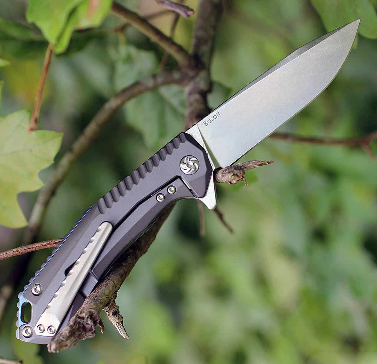Kizer Cutlery Kizer 4505 Basalt, 3.3" CPM-S35VN Plain Blade, Gray Titanium Handle 2 Kizer Cutlery Kizer 4505 Basalt, 3.3" CPM-S35VN Plain Blade, Gray Titanium Handle - Image 2