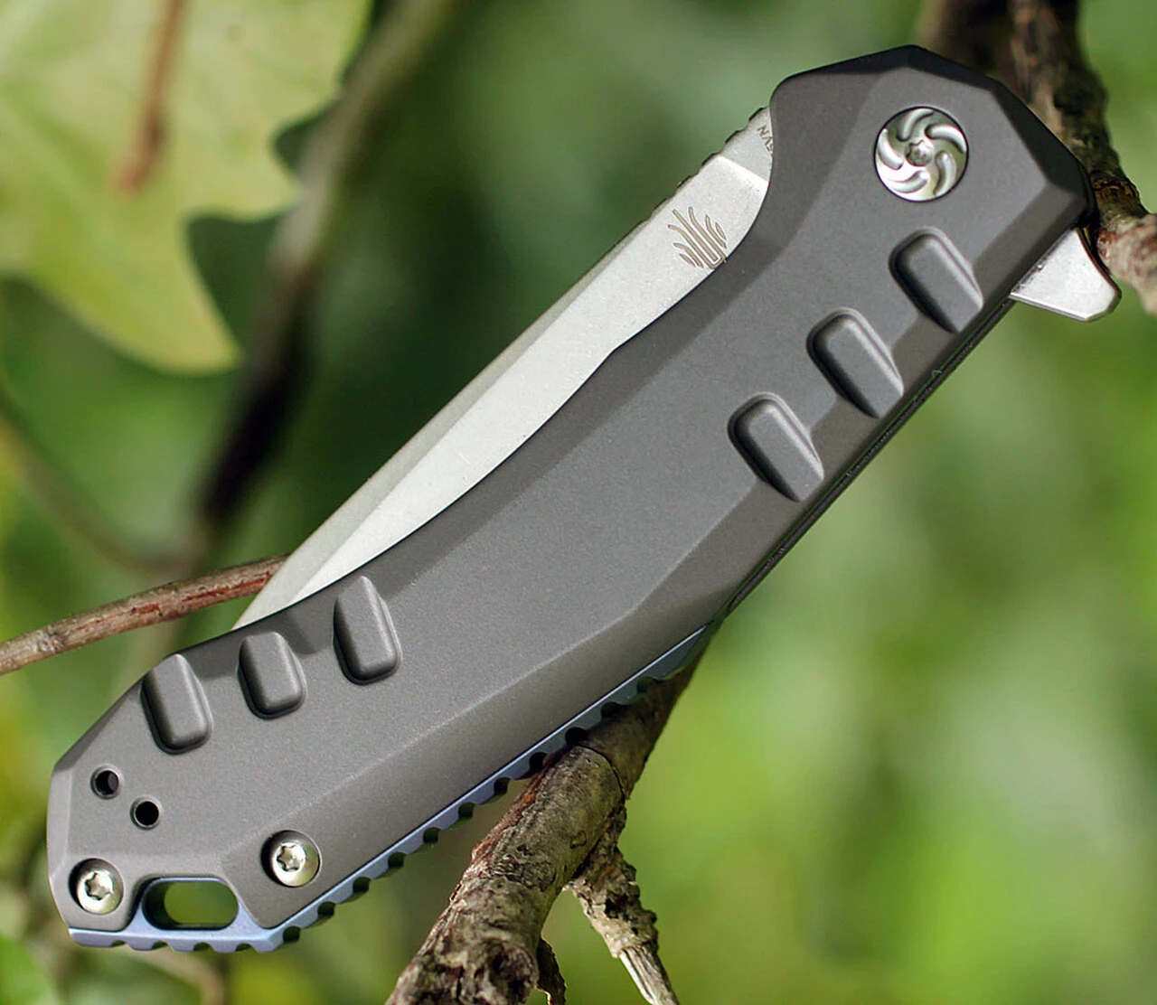 Kizer Cutlery Kizer 4505 Basalt, 3.3" CPM-S35VN Plain Blade, Gray Titanium Handle 4 Kizer Cutlery Kizer 4505 Basalt, 3.3" CPM-S35VN Plain Blade, Gray Titanium Handle - Image 4