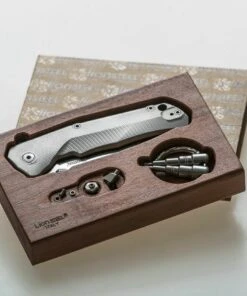 LionSteel Lion Steel T.R.E. Carbon Fiber, 2.91" M390 Satin Blade, Carbon Fiber/Titanium Handle 4 LionSteel Lion Steel T.R.E. Carbon Fiber, 2.91" M390 Satin Blade, Carbon Fiber/Titanium Handle -Knifeworks Sales Store scatola 76074.1571933920